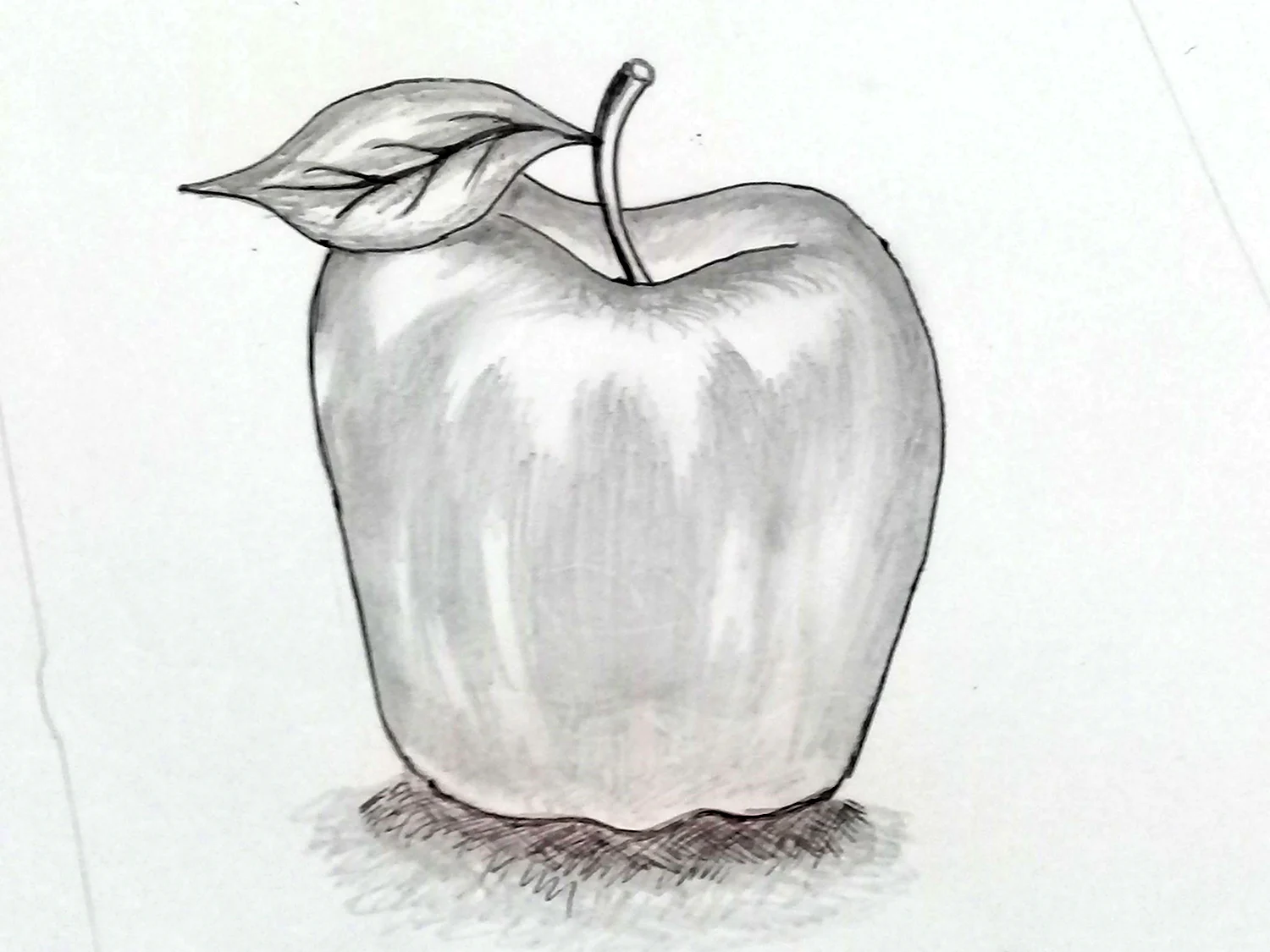 Откусанное яблоко рисунок карандашом