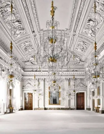 Палаццо Питти белый зал