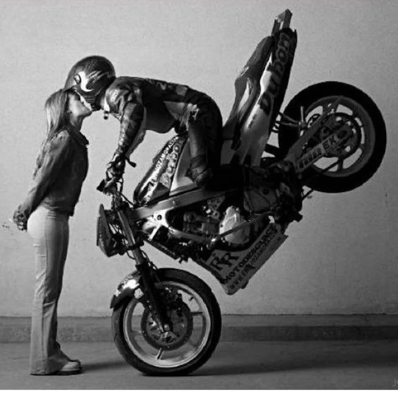 Пара на мотоцикле