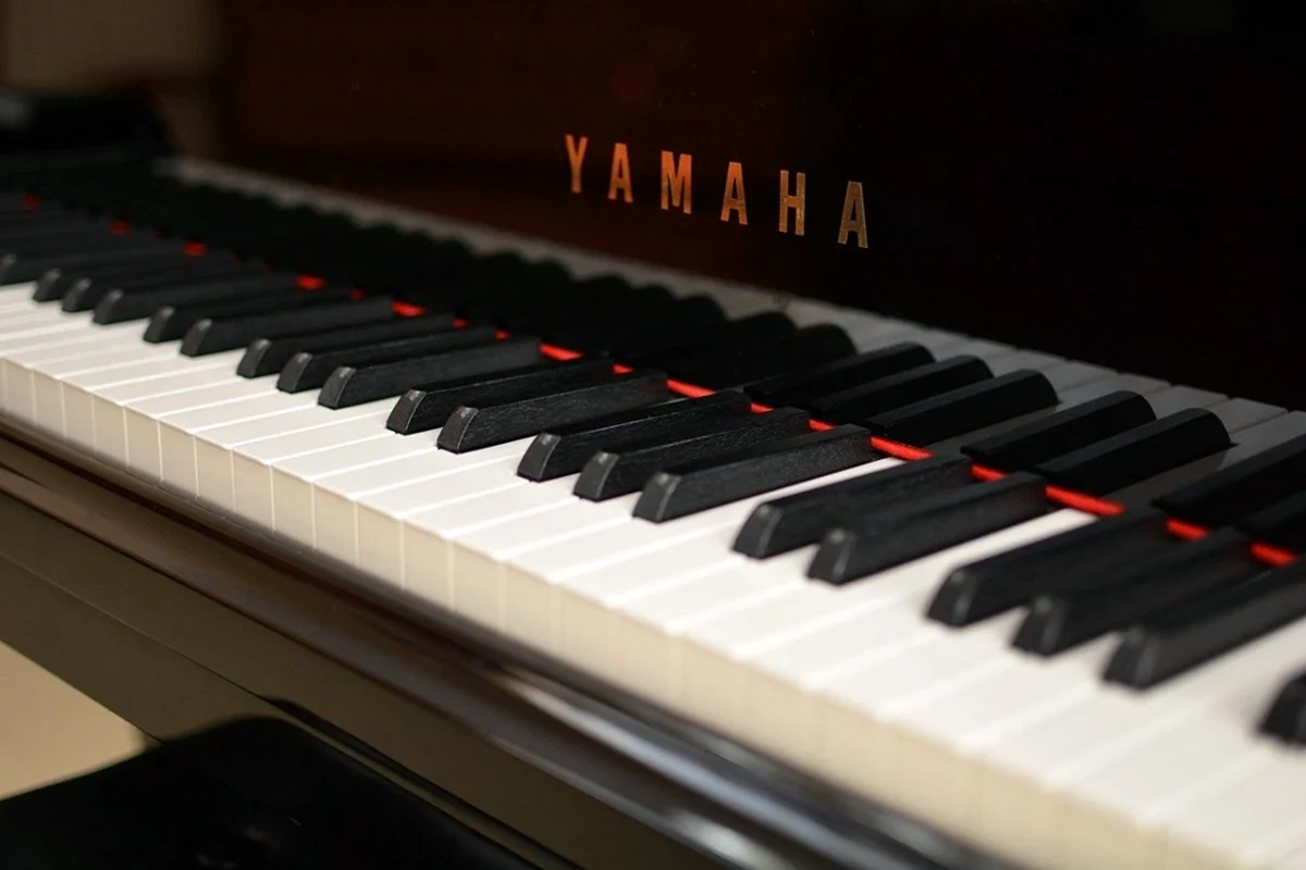 Пианино Yamaha черное