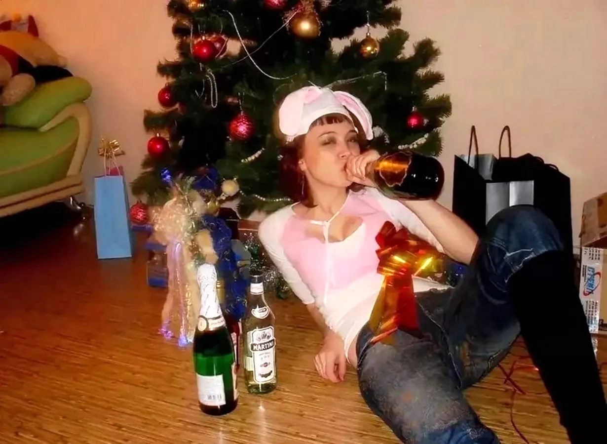 Пьяный под елкой