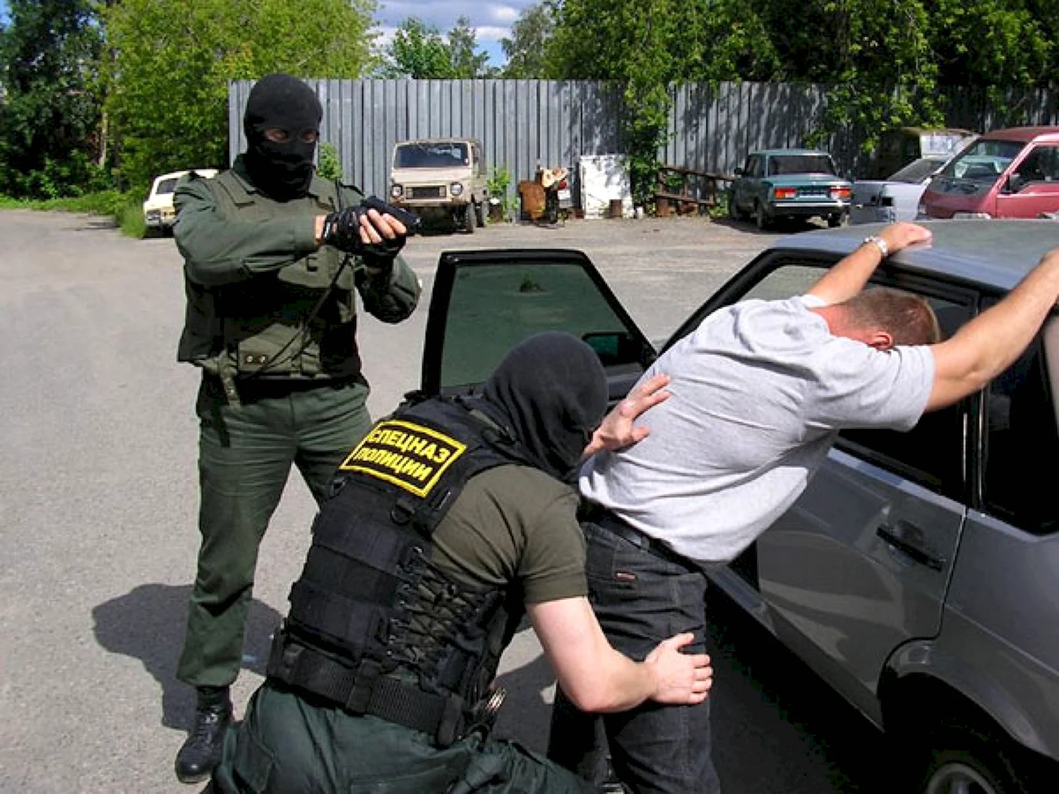 Полиция задержание наркодилеров