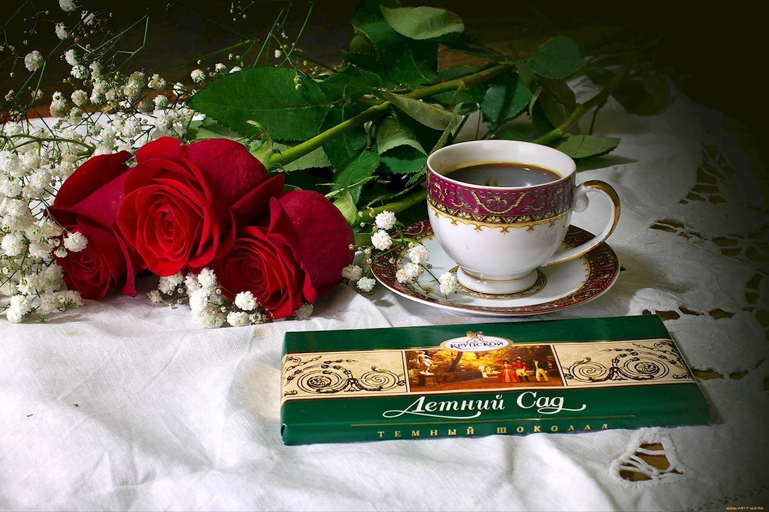 Пожелания доброго утра с чаем и розами.