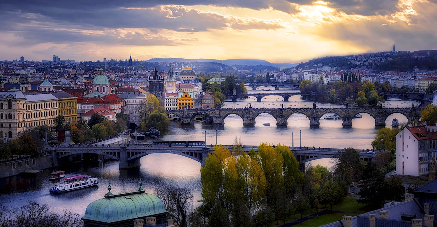 Прага река Влтава здания