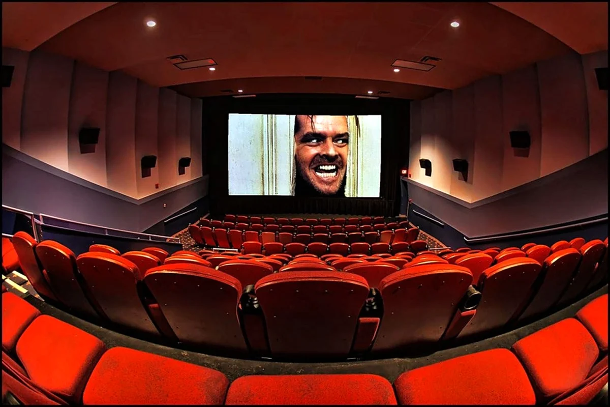Пустой кинотеатр