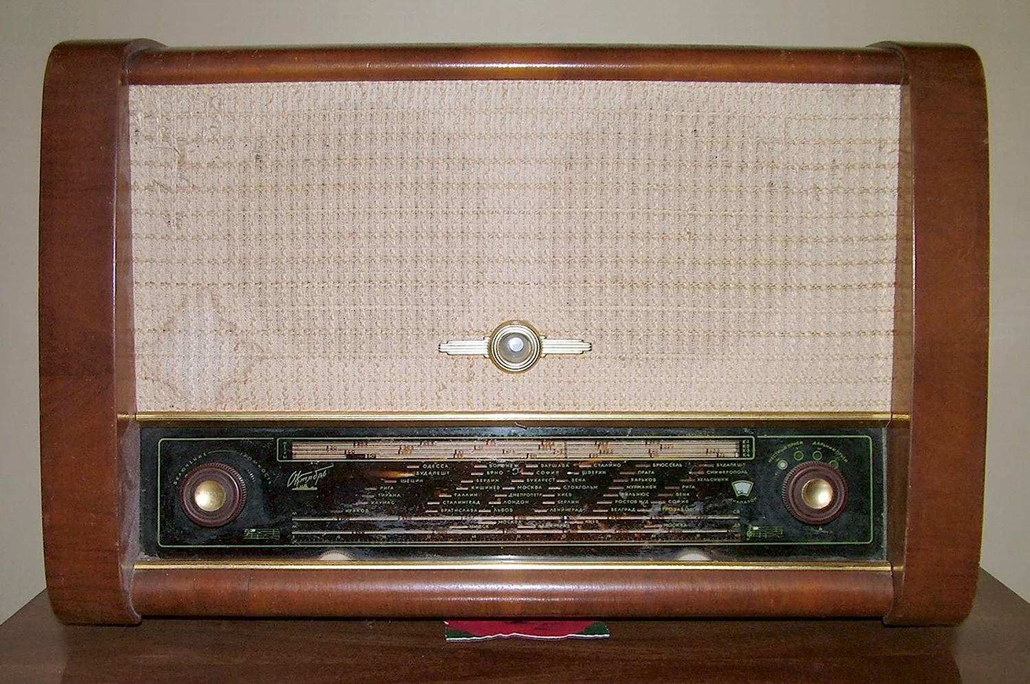Радиоприемник ламповыйоктябрь 1957