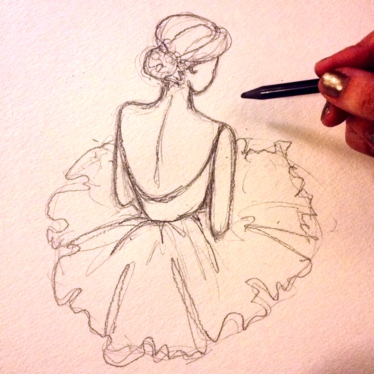 Рисунки девушек в платьях карандашом