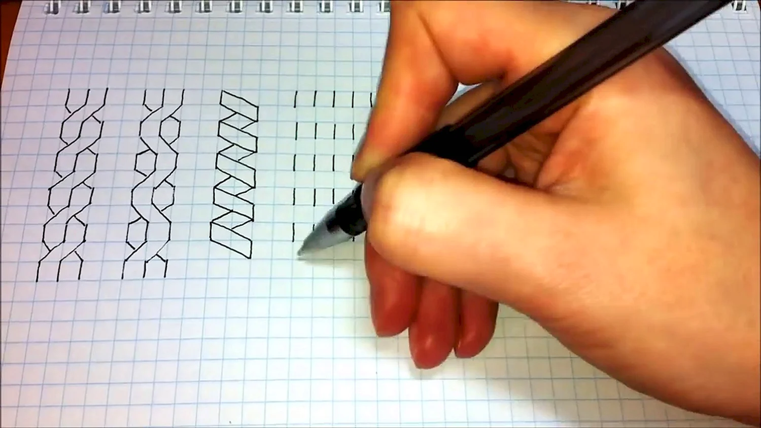 Рисунки по клеткам ручкой простые