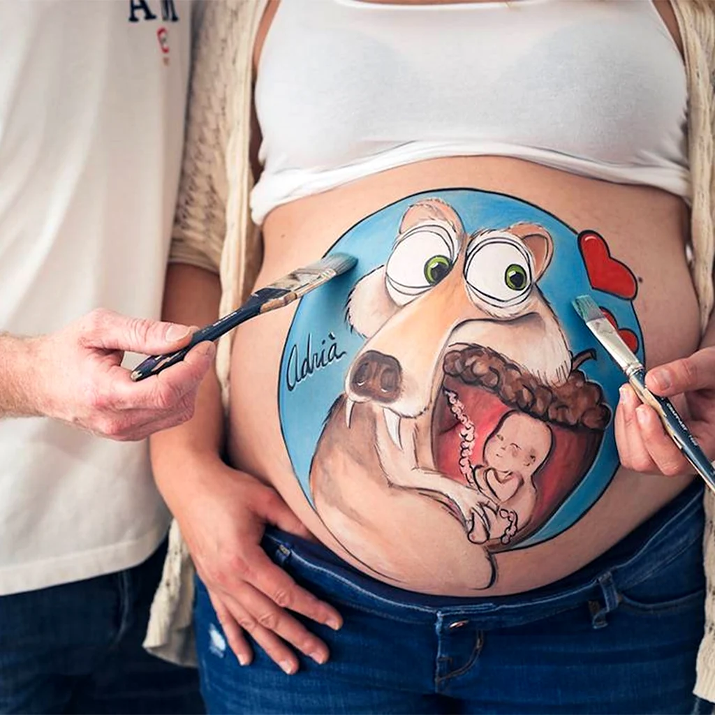 Рисунок на животе у беременной мамы