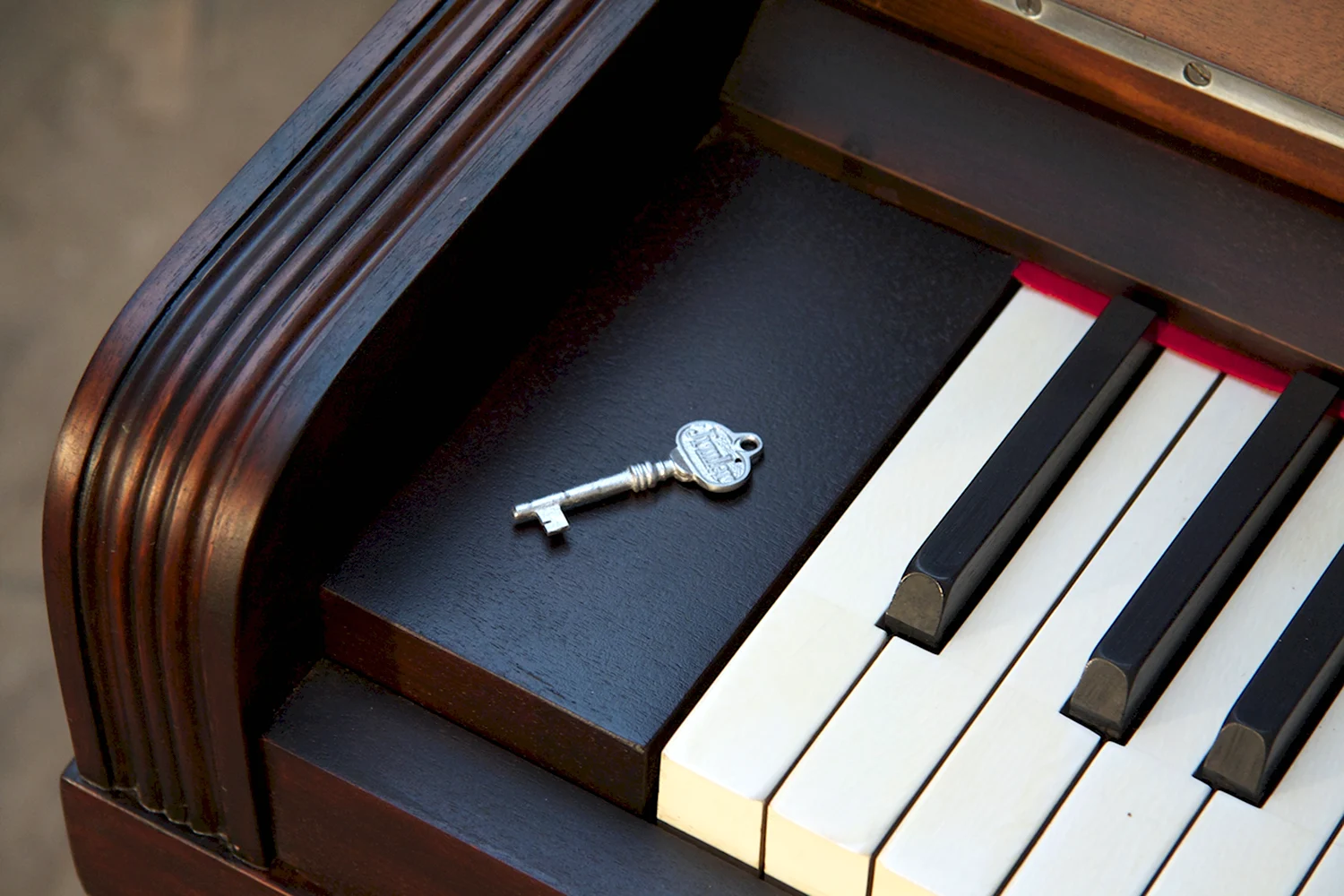 Рояль музыкальный инструмент
