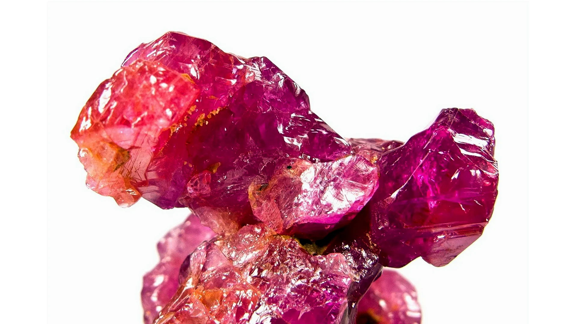 Рубин минерал неограненный