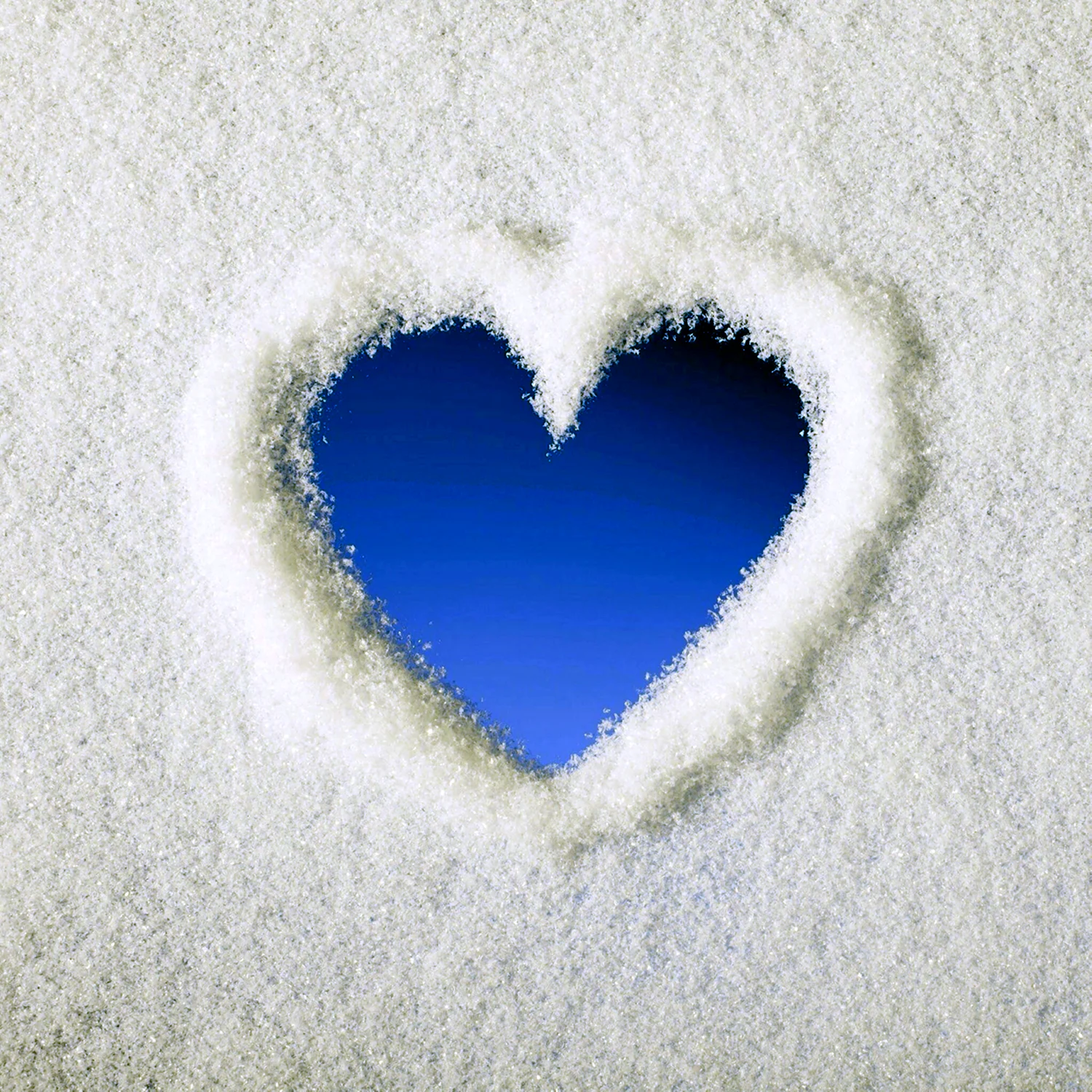 Сердце голубое зимнее
