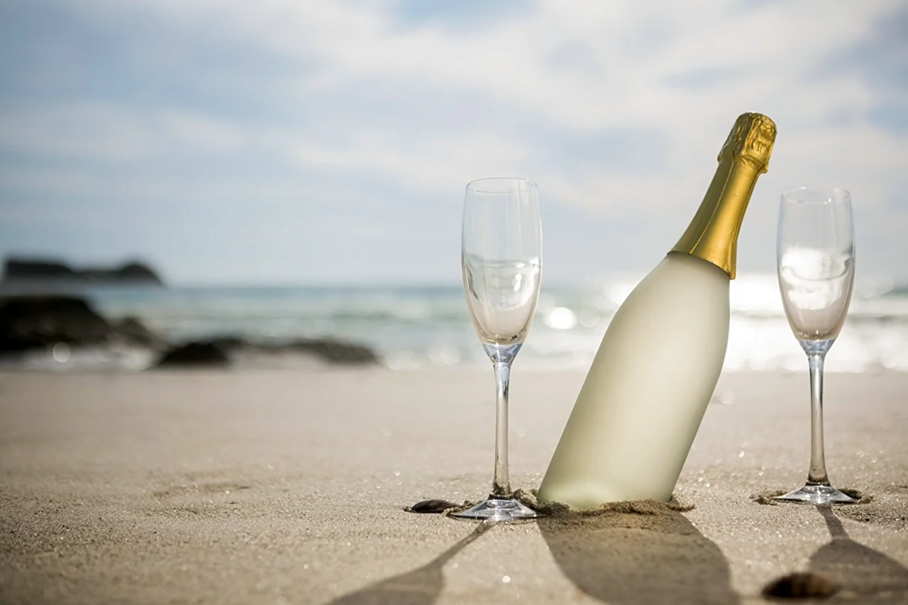 Шампанское на пляже