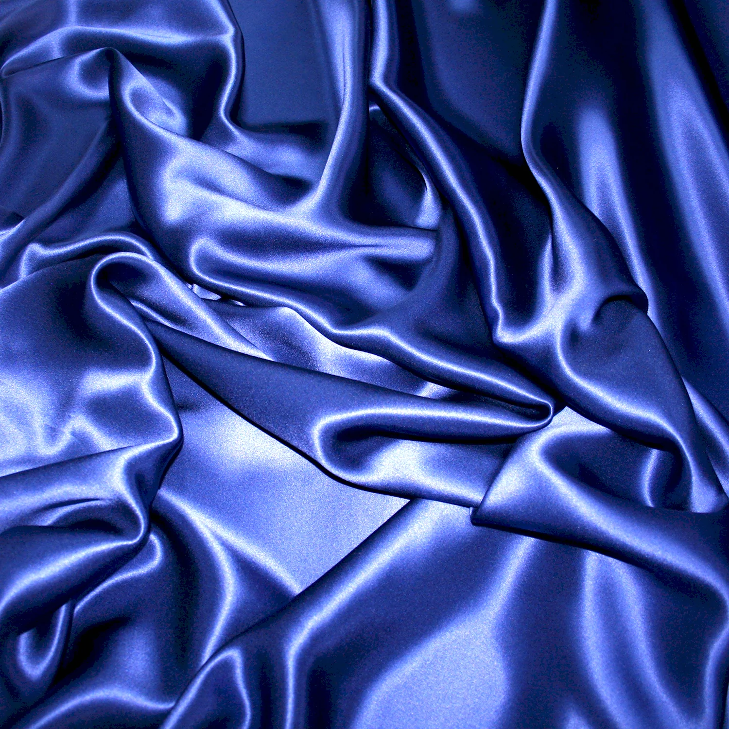 Синяя шелковая ткань