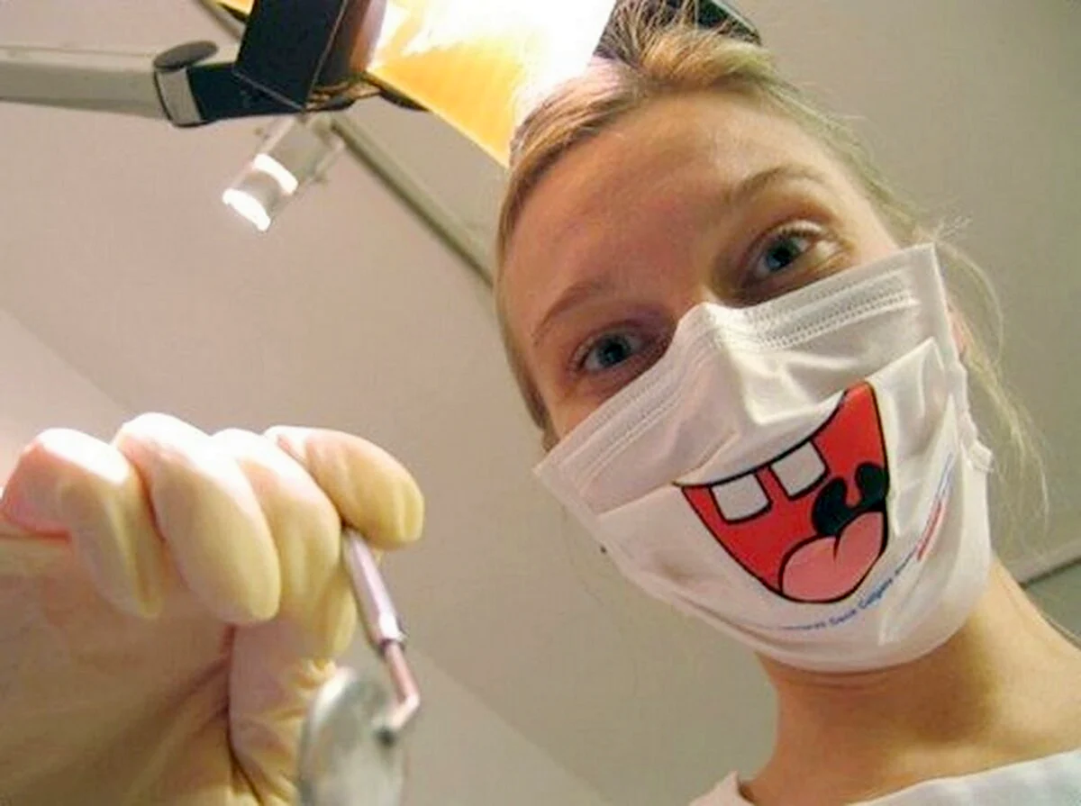Смешные маски стоматологов