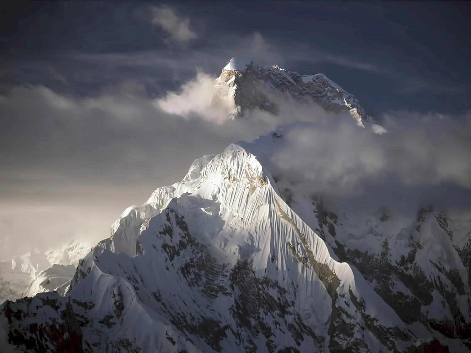 Снежная вершина горы Эверест
