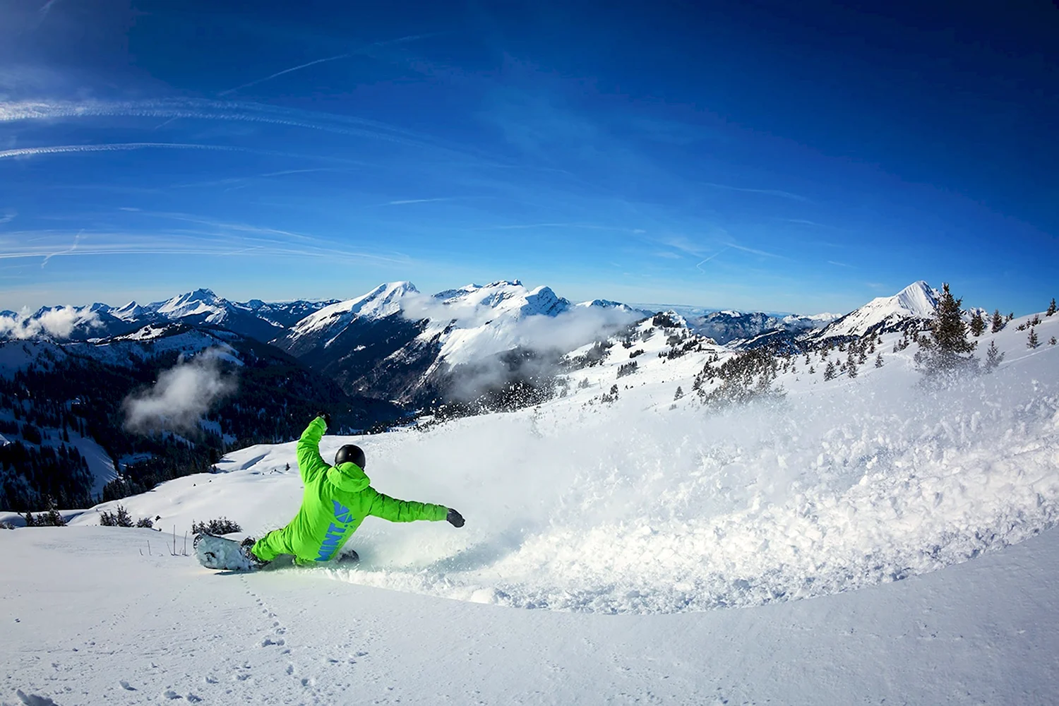 Сноубордист в Альпах