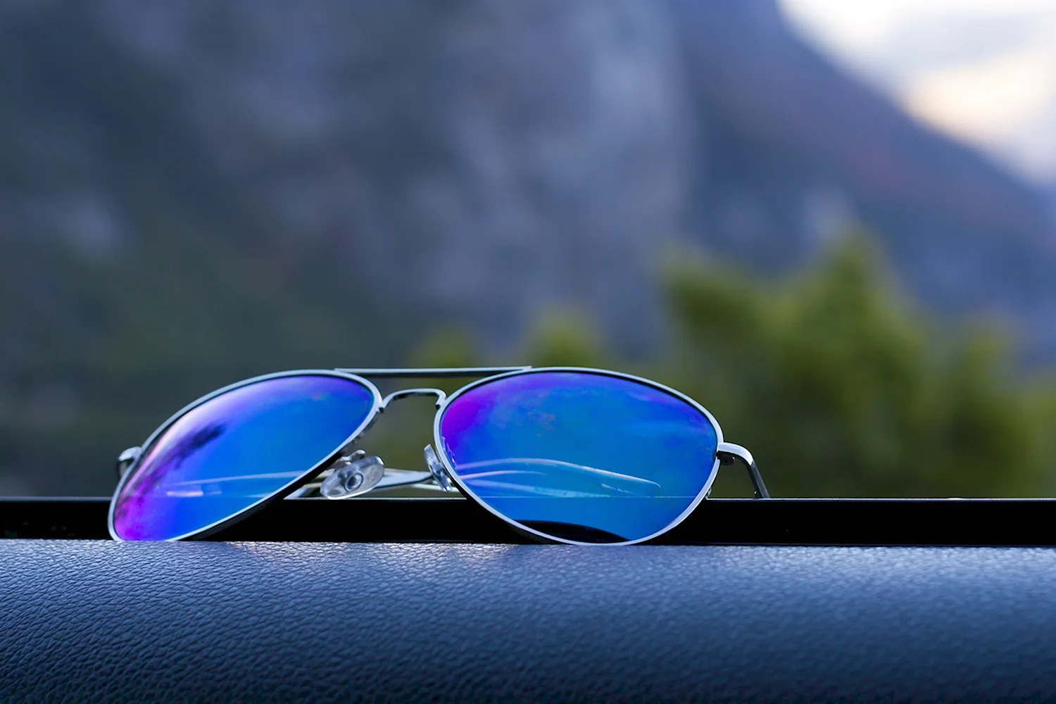Солнцезащитные очки от модных брендов: лучшие модели 
