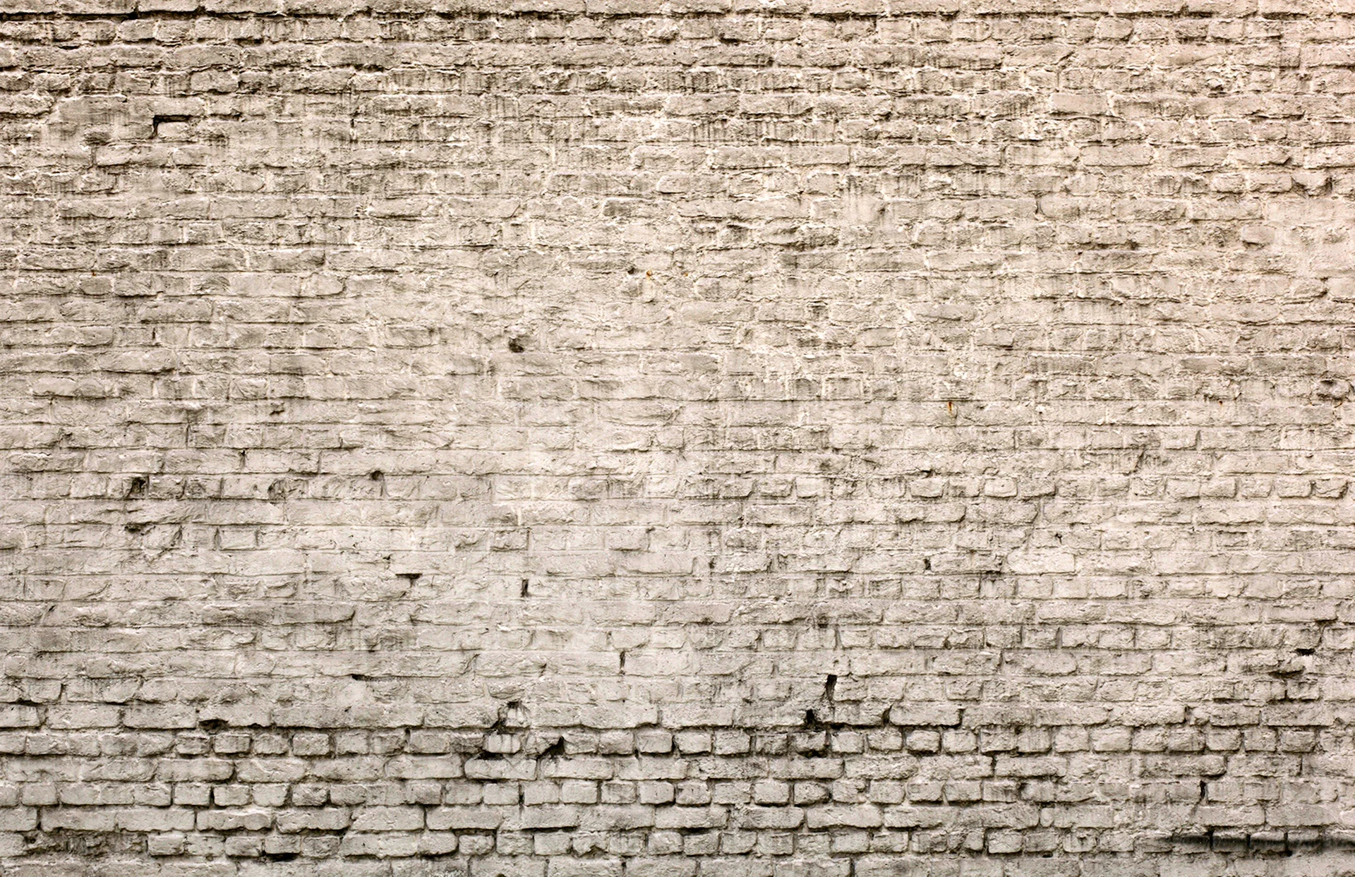Старая белая стена