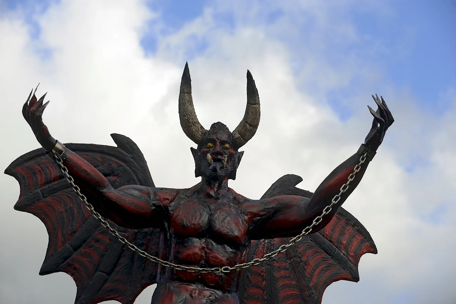 Статуя дьявола