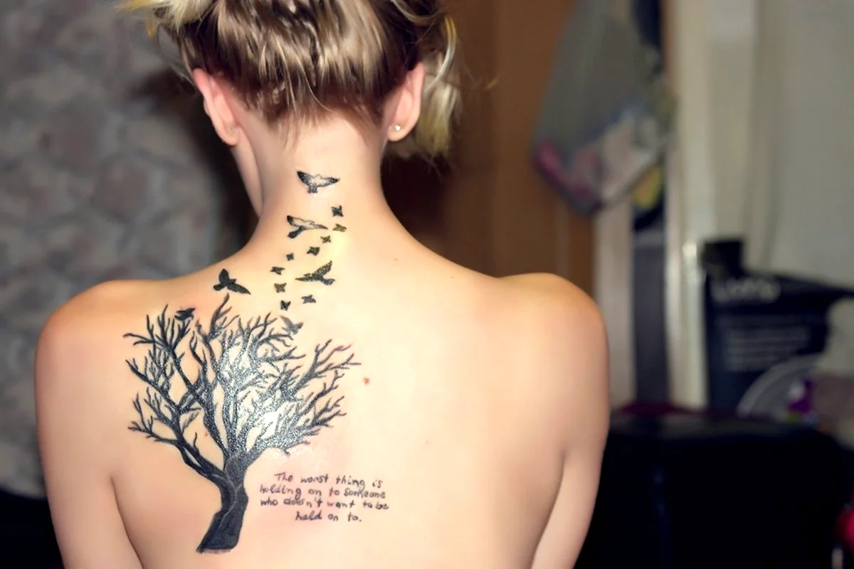 Татуировки для девушек дерево