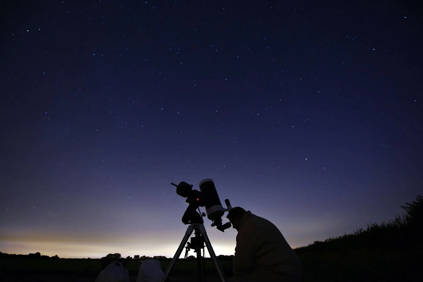 Телескоп и звездное небо