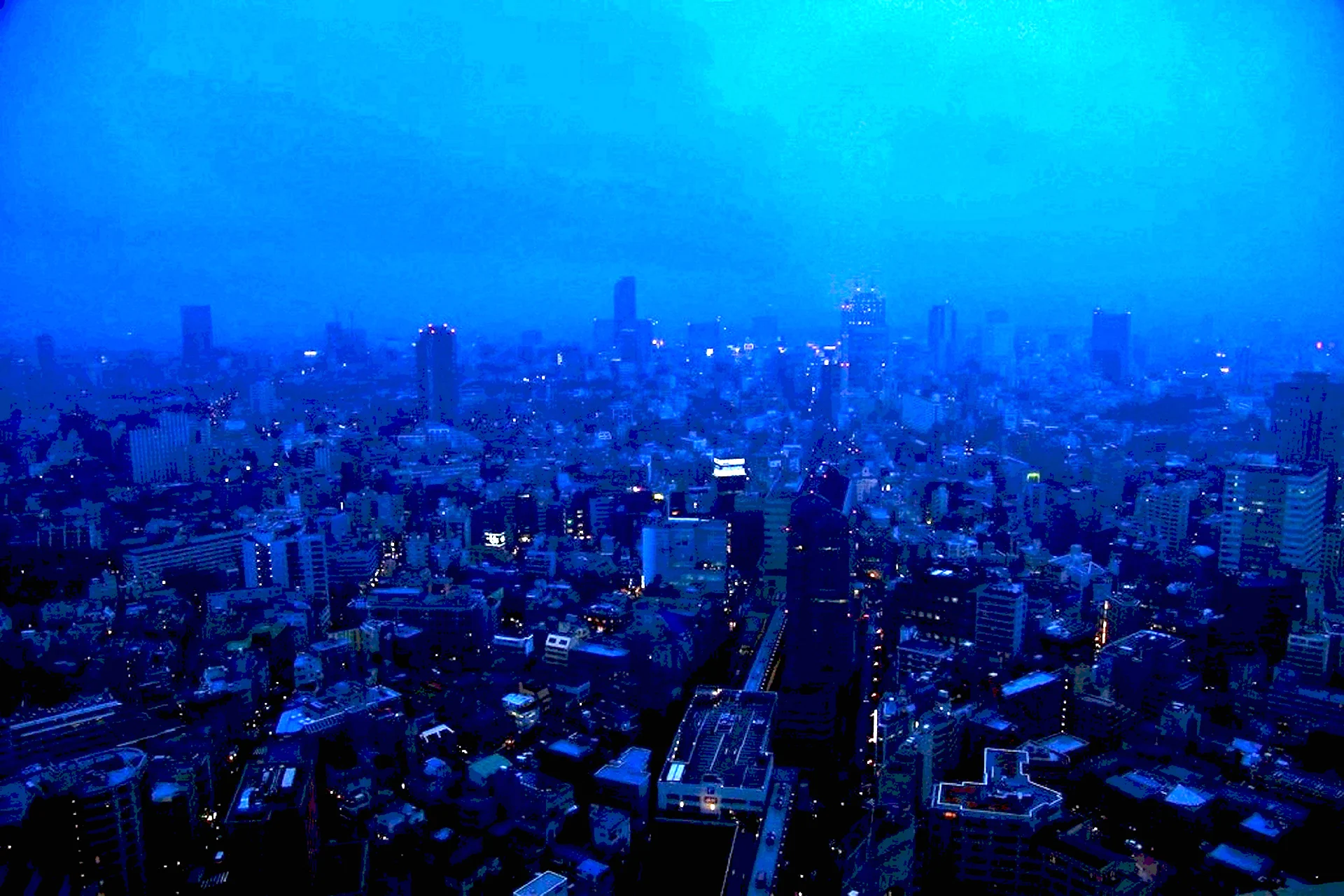 Темно синий город