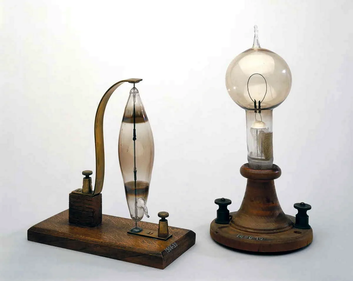 Томас Эдисон лампа
