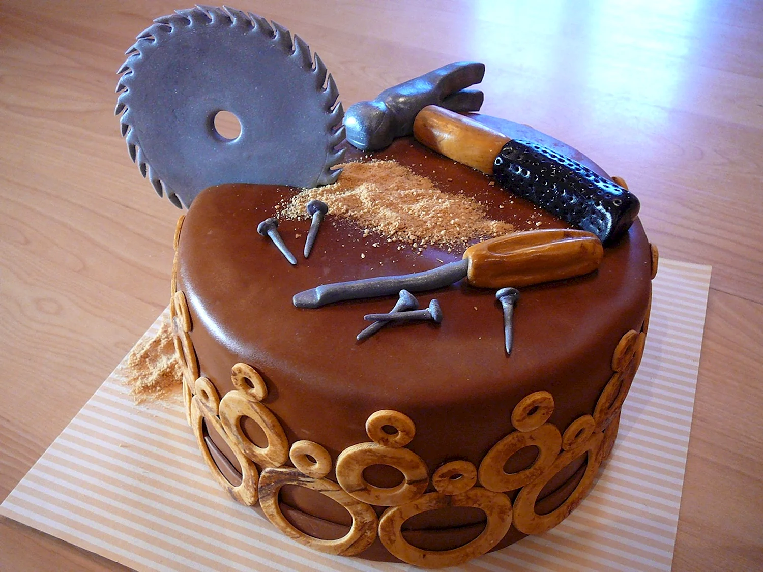 Торт с инструментами для мужчины