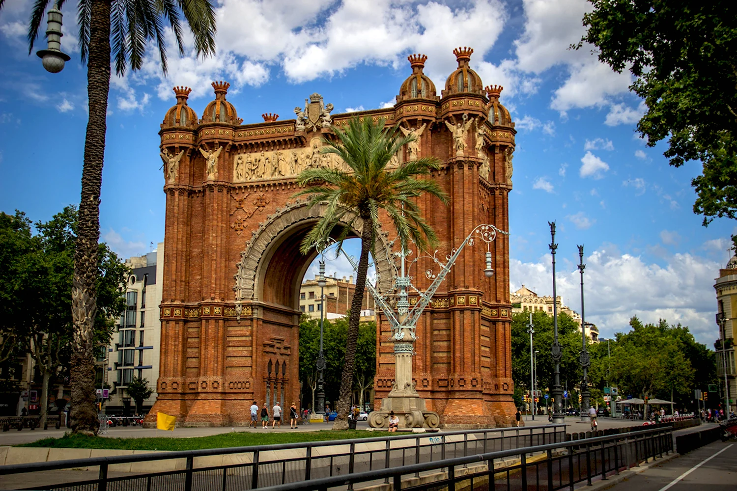 Триумфальная арка Барселона