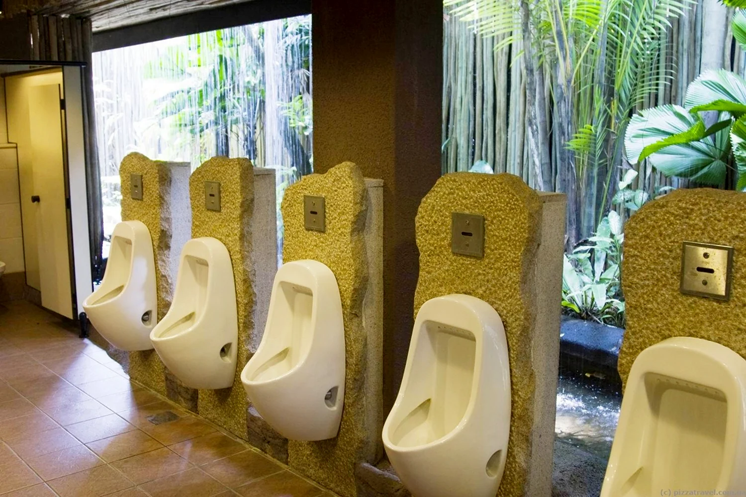 Туалет в зоопарке Сингапур.