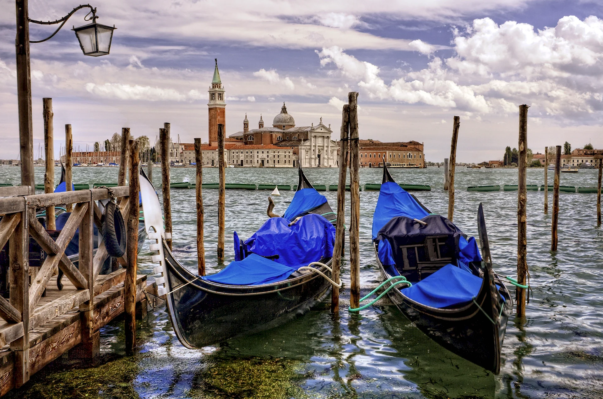 Венеция причал гондолы