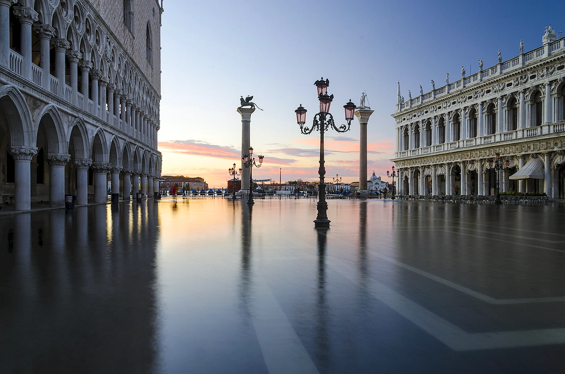 Венеция в сумерках Италия