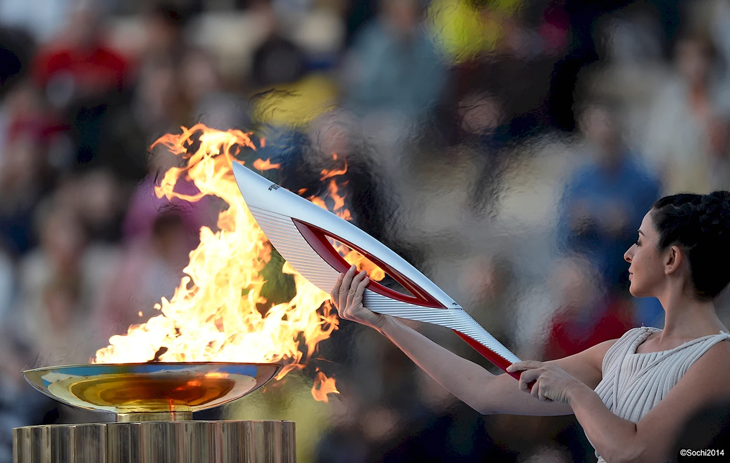 Зажигание олимпийского огня в Сочи 2014
