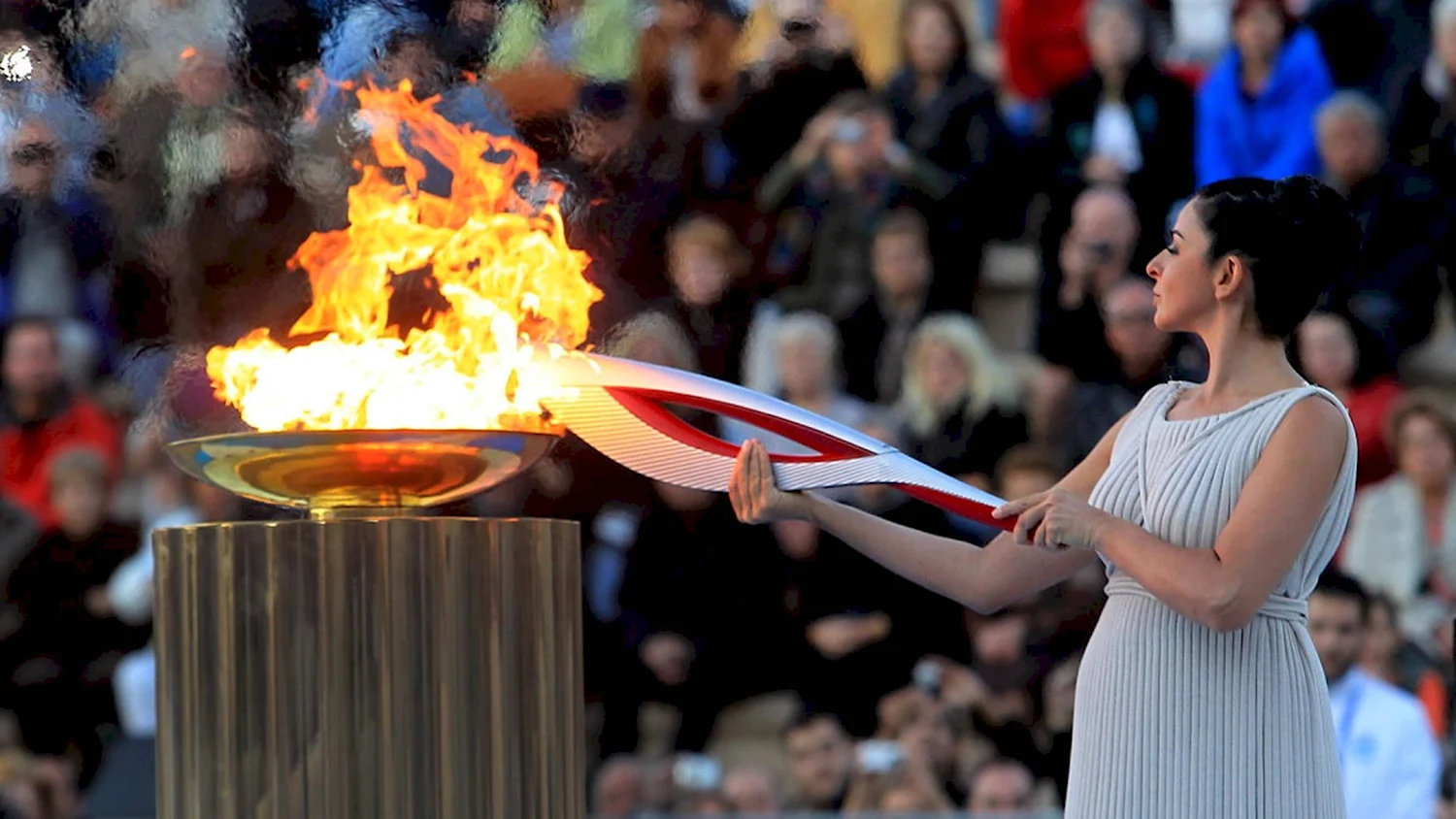 Зажжение олимпийского огня 2014