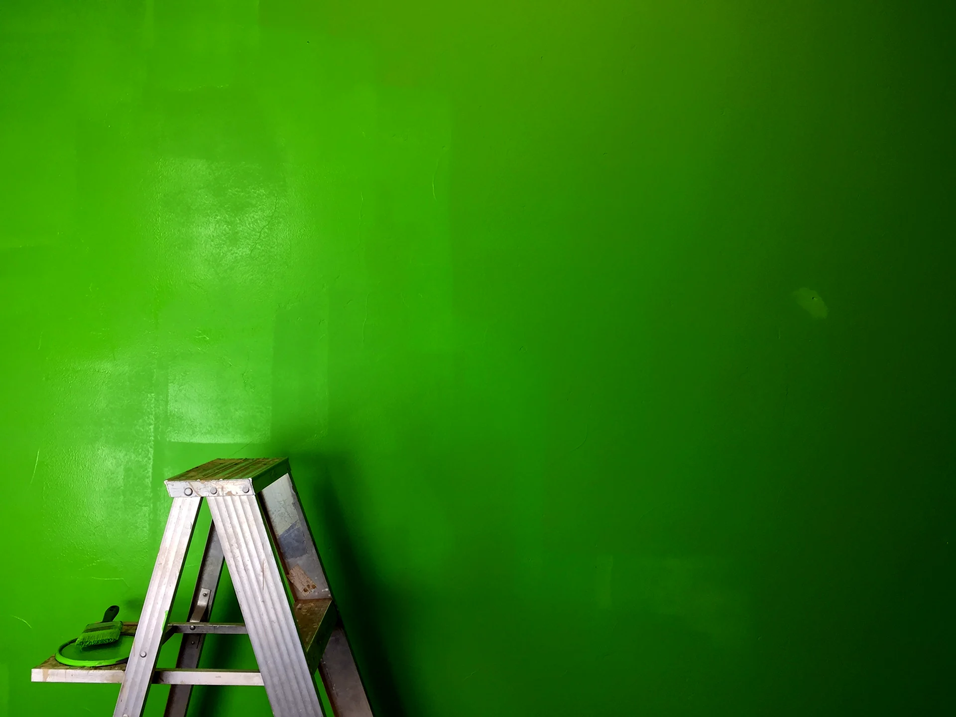 Зеленая краска для стен