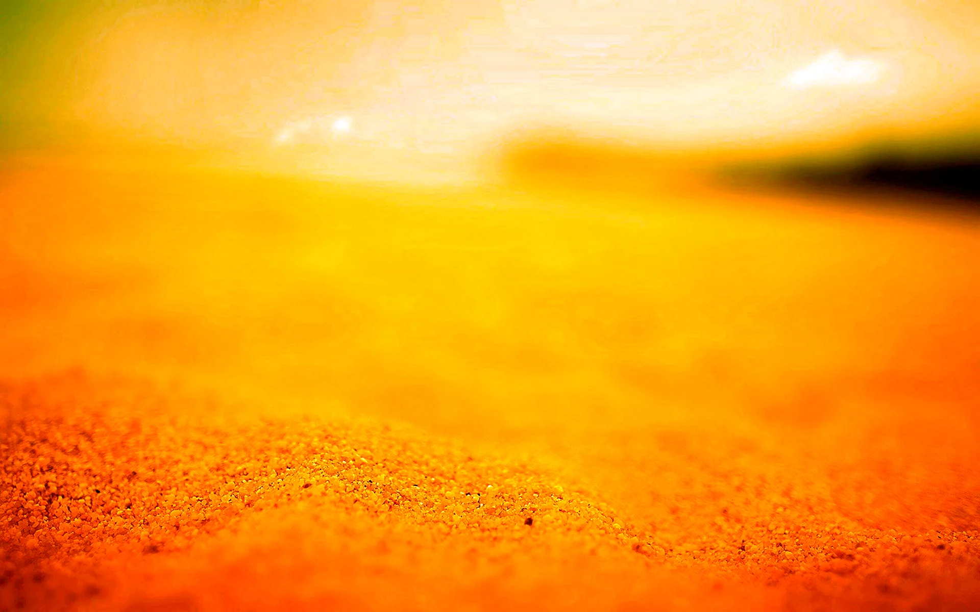 Желтый песок